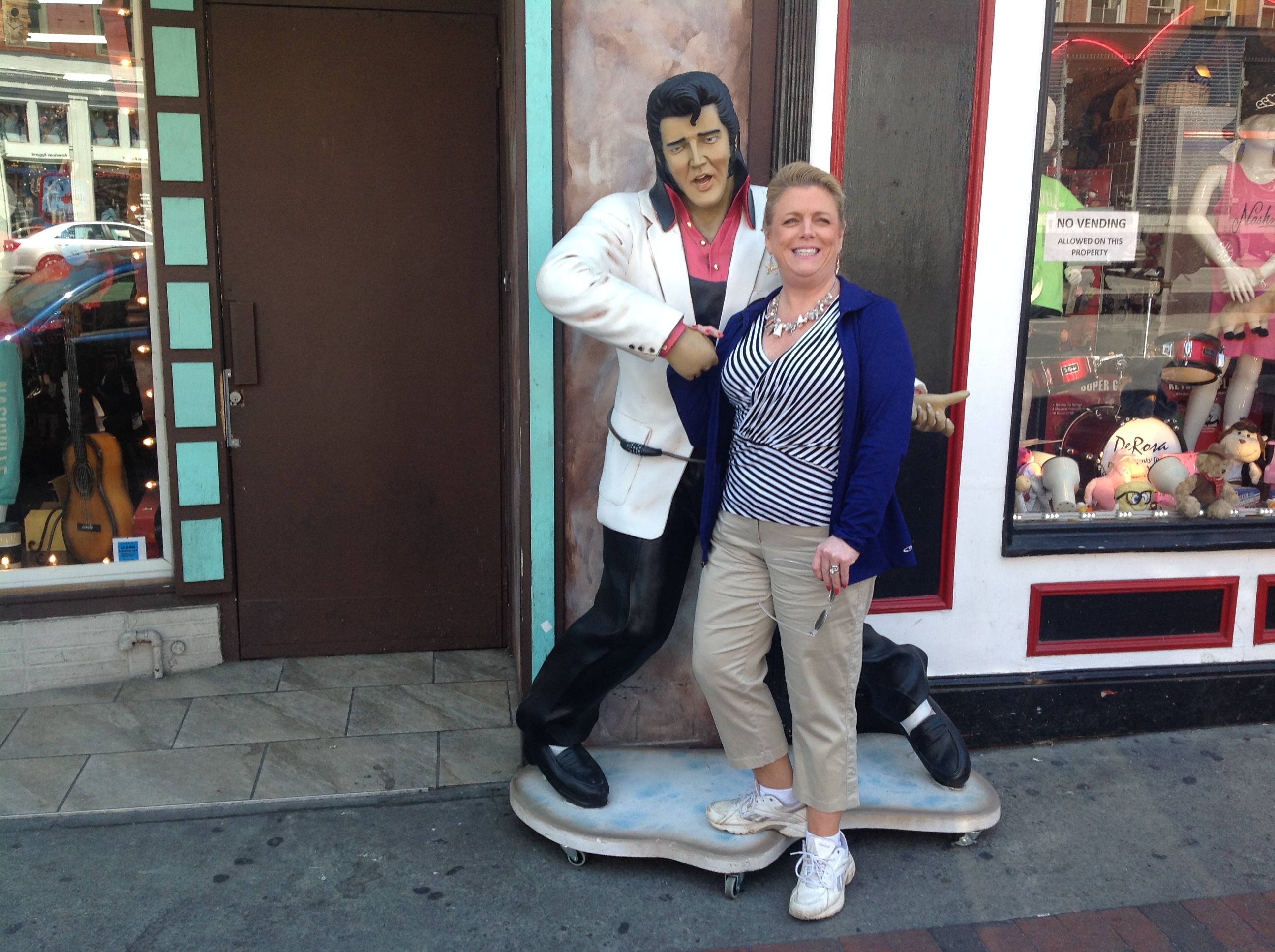 Elvis_Nancy.JPG